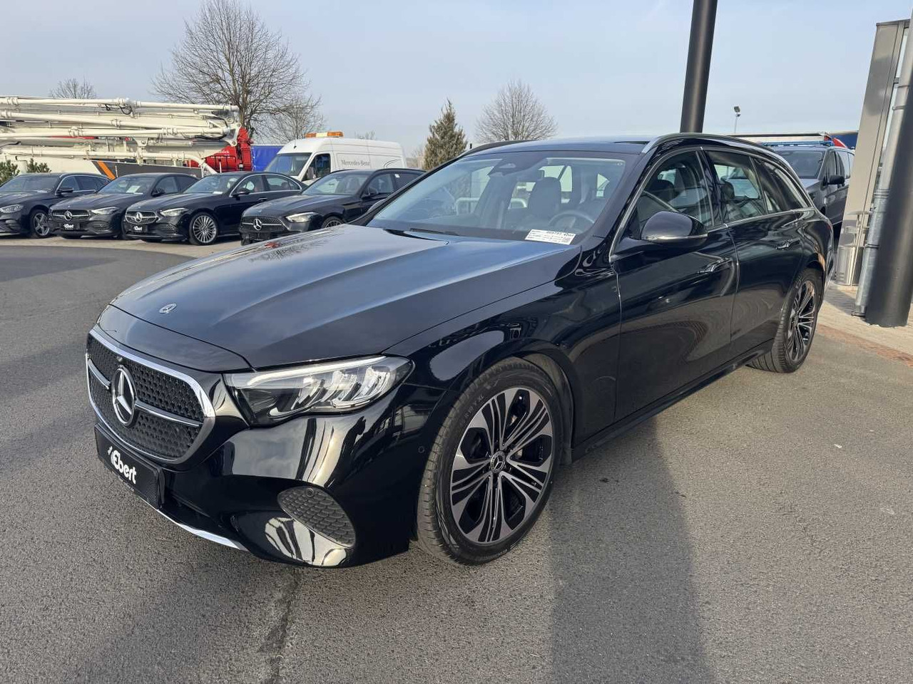 Mercedes-Benz E 200 T AVANTGARDE+DistrPlus+Pano+ AHK+Ambiente - Automóvel: foto 2 Mercedes-Benz E 200 T AVANTGARDE+DistrPlus+Pano+ AHK+Ambiente - Automóvel: foto 2