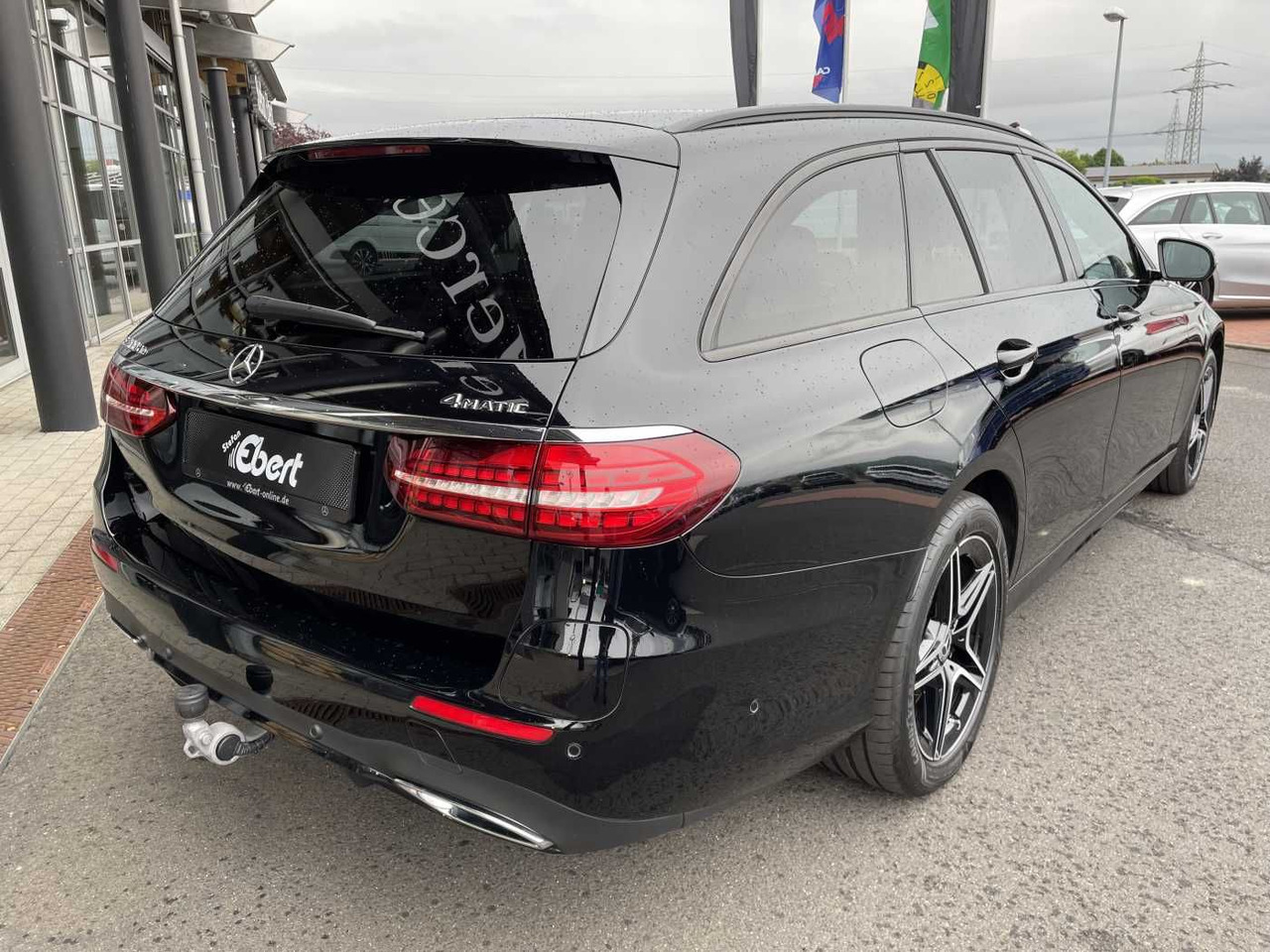 Mercedes-Benz E 300 T de 4M AMG+AHK+Distr+Burm+ R-Kamera+Carpl - Automóvel: foto 4 Mercedes-Benz E 300 T de 4M AMG+AHK+Distr+Burm+ R-Kamera+Carpl - Automóvel: foto 4