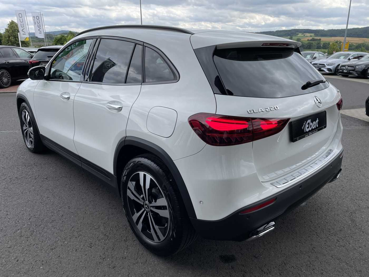Mercedes-Benz GLA 220 4M 8G Progressive R-Kamera +Distr+Ambien - SUV: foto 3 Mercedes-Benz GLA 220 4M 8G Progressive R-Kamera +Distr+Ambien - SUV: foto 3