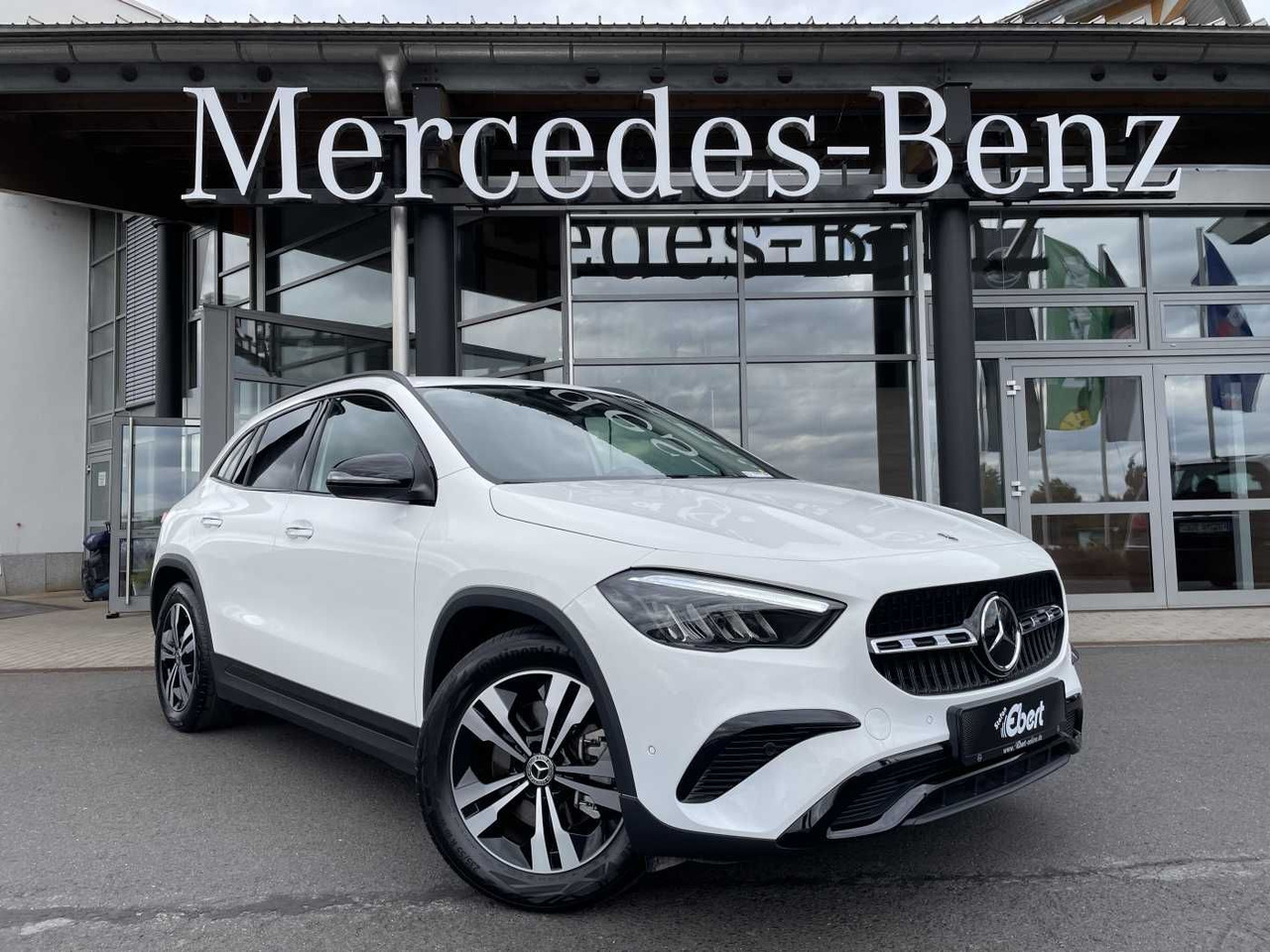 Mercedes-Benz GLA 220 4M 8G Progressive R-Kamera +Distr+Ambien - SUV: foto 1 Mercedes-Benz GLA 220 4M 8G Progressive R-Kamera +Distr+Ambien - SUV: foto 1