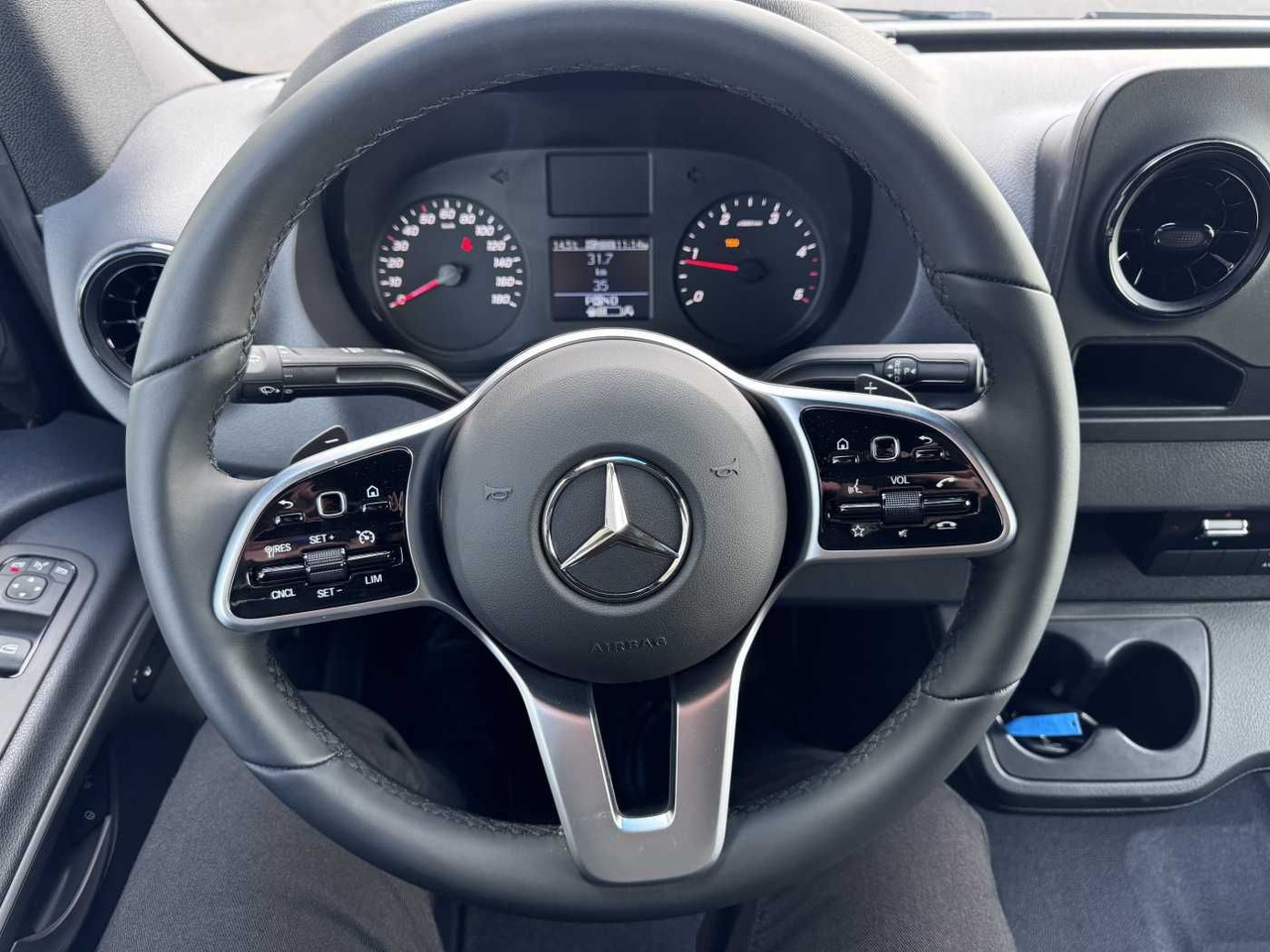 Furgão Mercedes-Benz Sprinter 517 CDI 3665 Klima Kamera AHK Warmluft: foto 13 Furgão Mercedes-Benz Sprinter 517 CDI 3665 Klima Kamera AHK Warmluft: foto 13