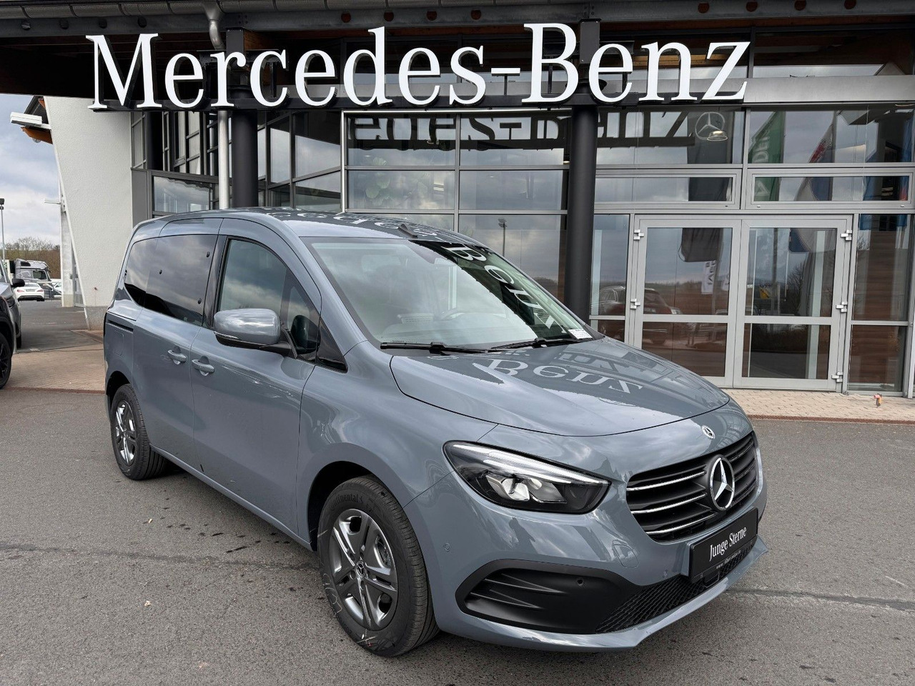 Mercedes-Benz T 180 Style LED Kamera KEYLESS MBUX SHZ - Automóvel: foto 1 Mercedes-Benz T 180 Style LED Kamera KEYLESS MBUX SHZ - Automóvel: foto 1