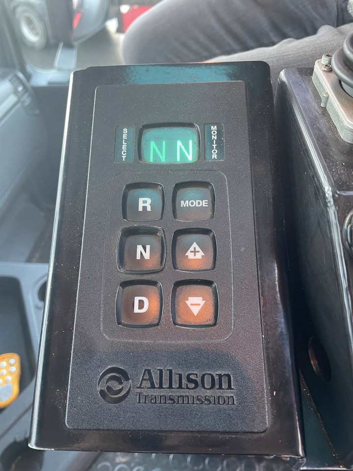 Locação financeira de  Mercedes-Benz TUROX 8x8 Eschlböck Biber 92 Holzhacker / 1.512h Mercedes-Benz TUROX 8x8 Eschlböck Biber 92 Holzhacker / 1.512h: foto 25