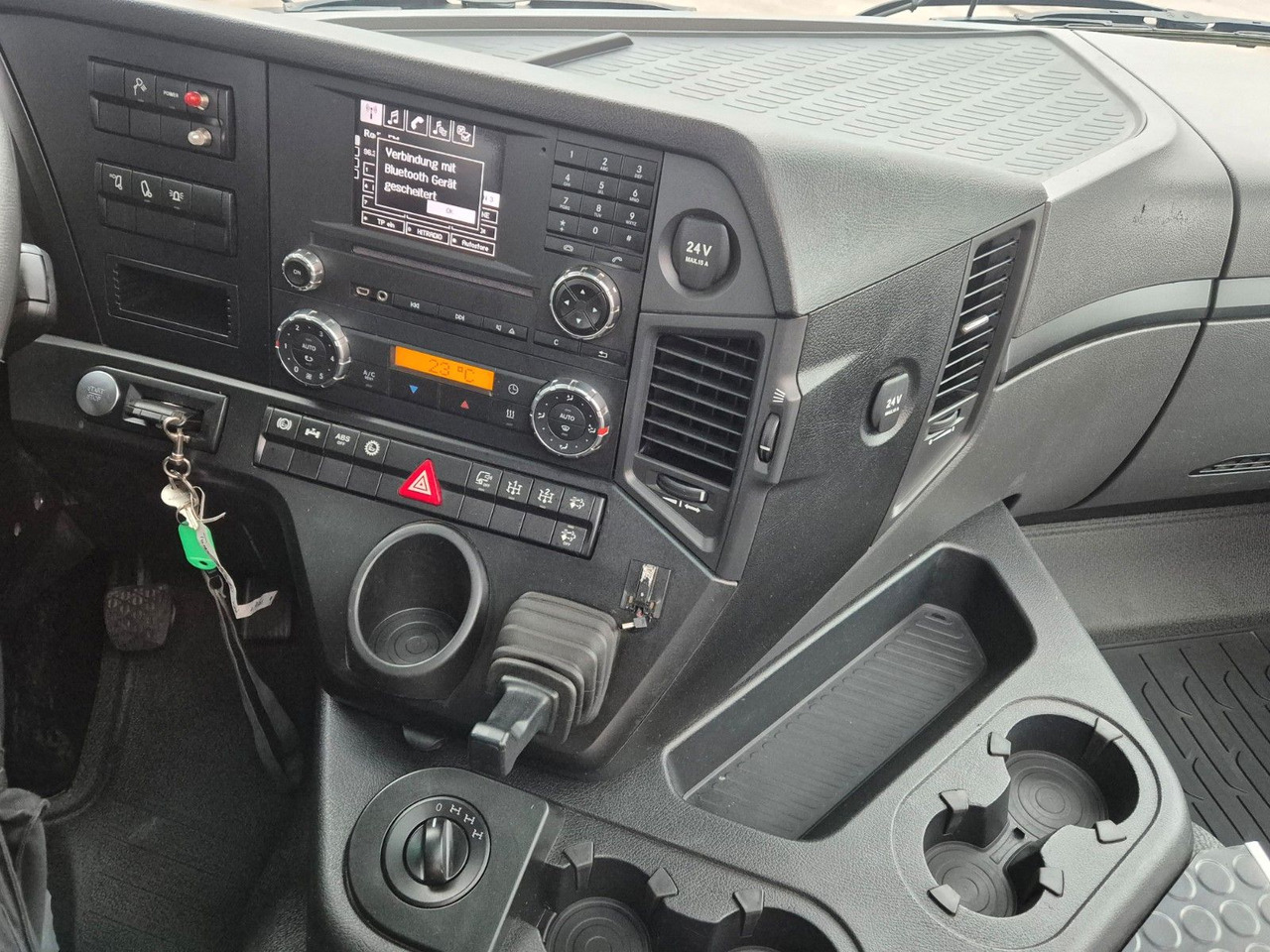 Locação financeira de  Mercedes-Benz TUROX 8x8 Eschlböck Biber 92 Holzhacker / 1.512h Mercedes-Benz TUROX 8x8 Eschlböck Biber 92 Holzhacker / 1.512h: foto 27