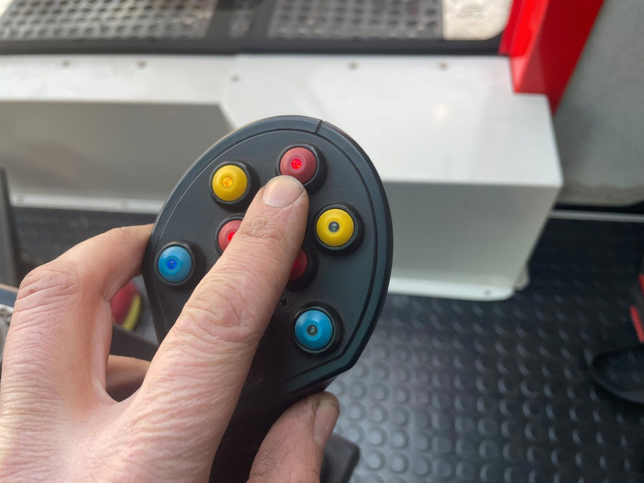 Locação financeira de  Mercedes-Benz TUROX 8x8 Eschlböck Biber 92 Holzhacker / 1.512h Mercedes-Benz TUROX 8x8 Eschlböck Biber 92 Holzhacker / 1.512h: foto 21