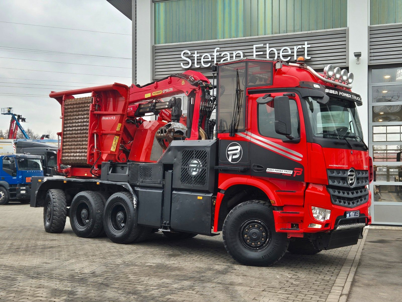 Mercedes-Benz TUROX 8x8 Eschlböck Biber 92 Holzhacker / 1.512h - Camião grua: foto 1 Mercedes-Benz TUROX 8x8 Eschlböck Biber 92 Holzhacker / 1.512h - Camião grua: foto 1