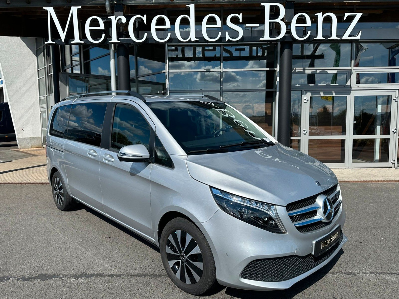 Mercedes-Benz V 250 EDITION 4MATIC Kompakt Liege-Paket AHK2,5t - Carrinha: foto 1 Mercedes-Benz V 250 EDITION 4MATIC Kompakt Liege-Paket AHK2,5t - Carrinha: foto 1