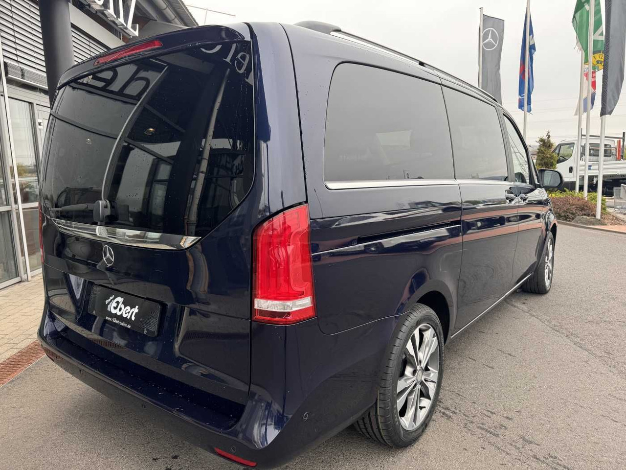 Mercedes-Benz V 250 d AVA ED 4MATIC Panorama Tisch 360 Sound - Automóvel: foto 4 Mercedes-Benz V 250 d AVA ED 4MATIC Panorama Tisch 360 Sound - Automóvel: foto 4