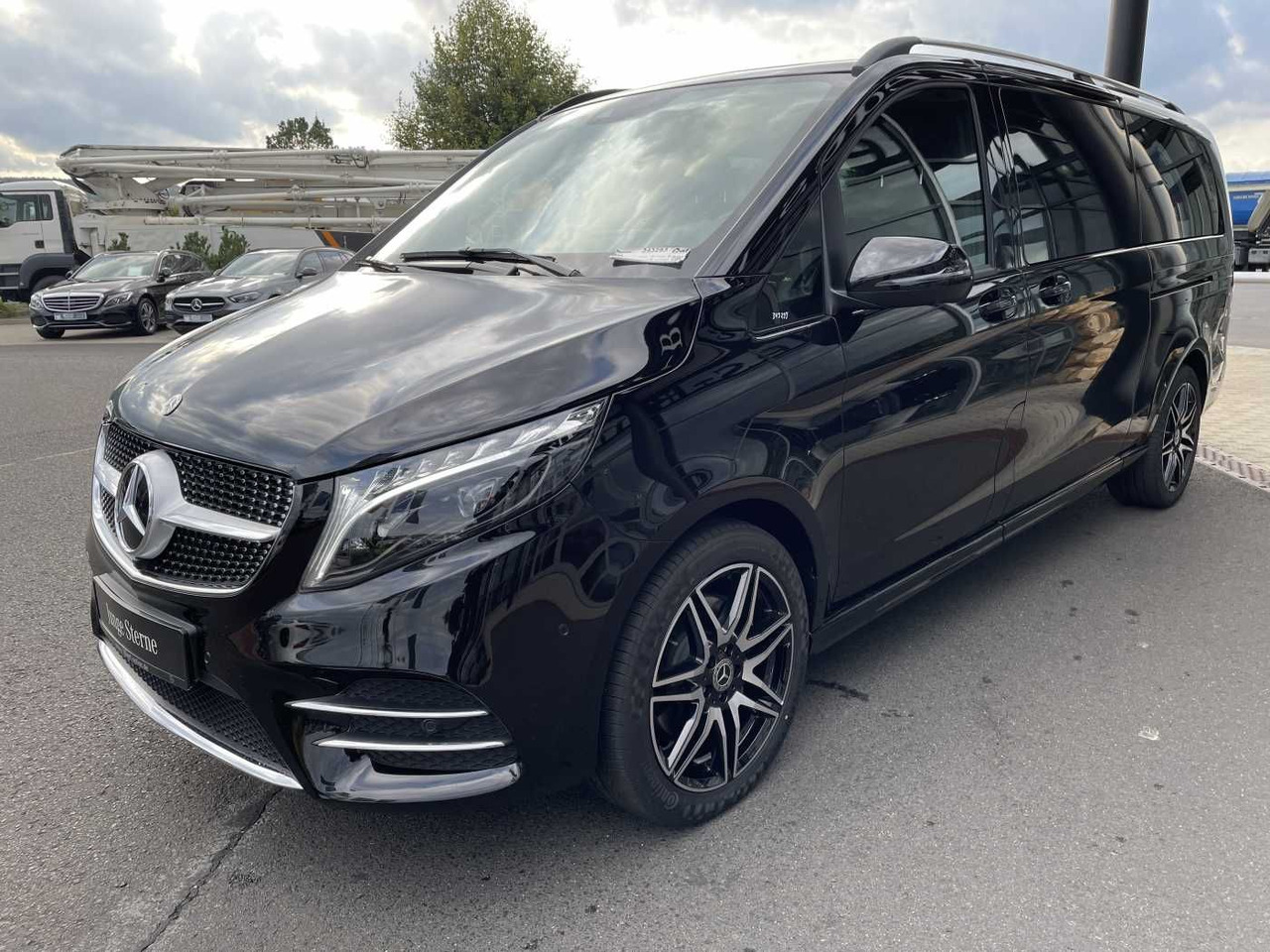 Mercedes-Benz V 300 d AVA 4MATIC AMG Kühlschrank AIRMATIC - Automóvel: foto 2 Mercedes-Benz V 300 d AVA 4MATIC AMG Kühlschrank AIRMATIC - Automóvel: foto 2