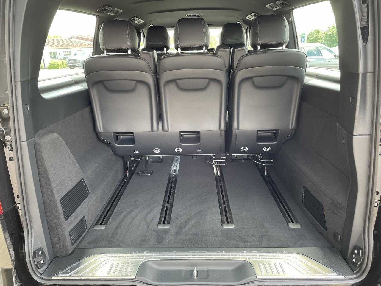 Mercedes-Benz V 300 d AVA 4MATIC AMG Kühlschrank AIRMATIC - Furgão de passageiros: foto 5 Mercedes-Benz V 300 d AVA 4MATIC AMG Kühlschrank AIRMATIC - Furgão de passageiros: foto 5