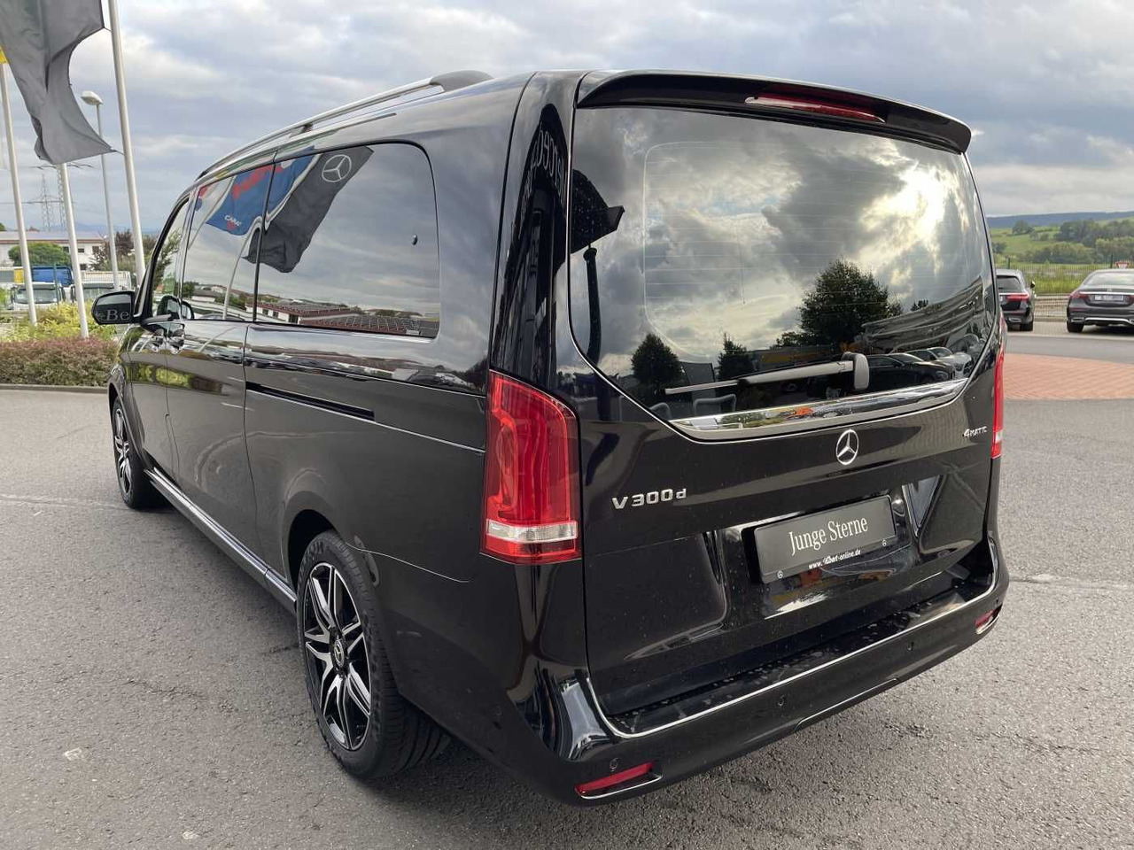 Mercedes-Benz V 300 d AVA 4MATIC AMG Kühlschrank AIRMATIC - Furgão de passageiros: foto 3 Mercedes-Benz V 300 d AVA 4MATIC AMG Kühlschrank AIRMATIC - Furgão de passageiros: foto 3
