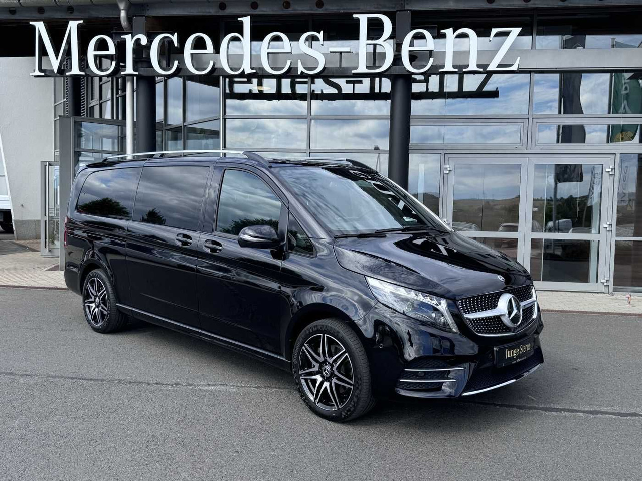 Mercedes-Benz V 300 d AVA AMG 4MATIC AIRMATIC Sitzklima el Tür - Furgão de passageiros: foto 1 Mercedes-Benz V 300 d AVA AMG 4MATIC AIRMATIC Sitzklima el Tür - Furgão de passageiros: foto 1