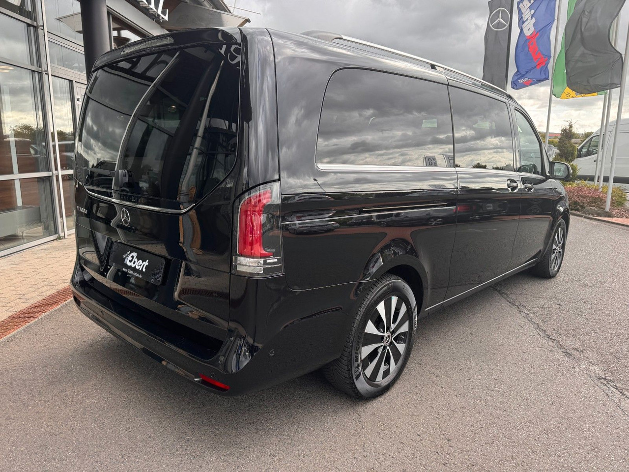 Mercedes-Benz V 300 d AVANTGARDE Extralang 360Kamera Standheiz - Carrinha: foto 4 Mercedes-Benz V 300 d AVANTGARDE Extralang 360Kamera Standheiz - Carrinha: foto 4