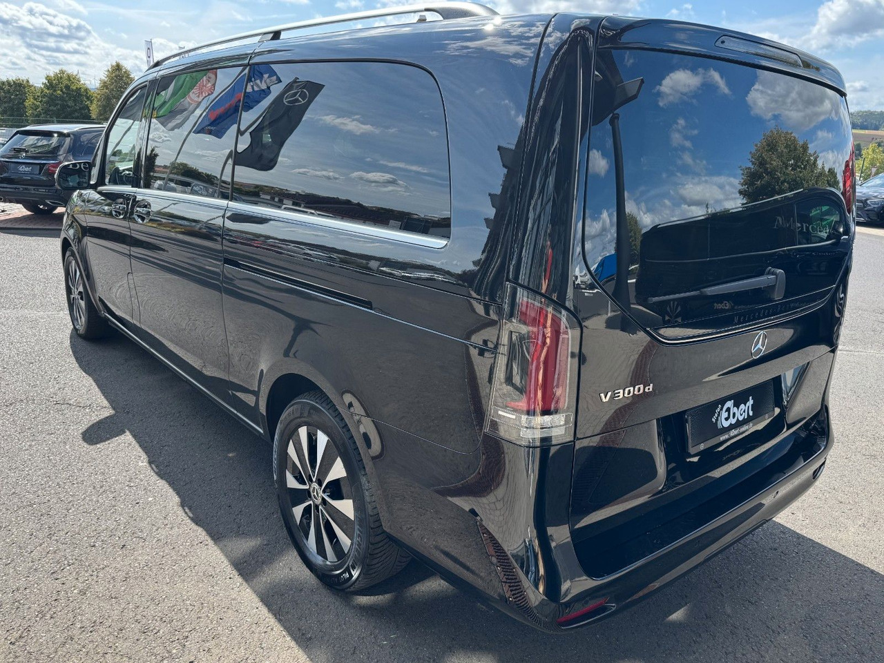 Mercedes-Benz V 300 d AVANTGARDE Extralang 360Kamera Standheiz - Carrinha: foto 3 Mercedes-Benz V 300 d AVANTGARDE Extralang 360Kamera Standheiz - Carrinha: foto 3