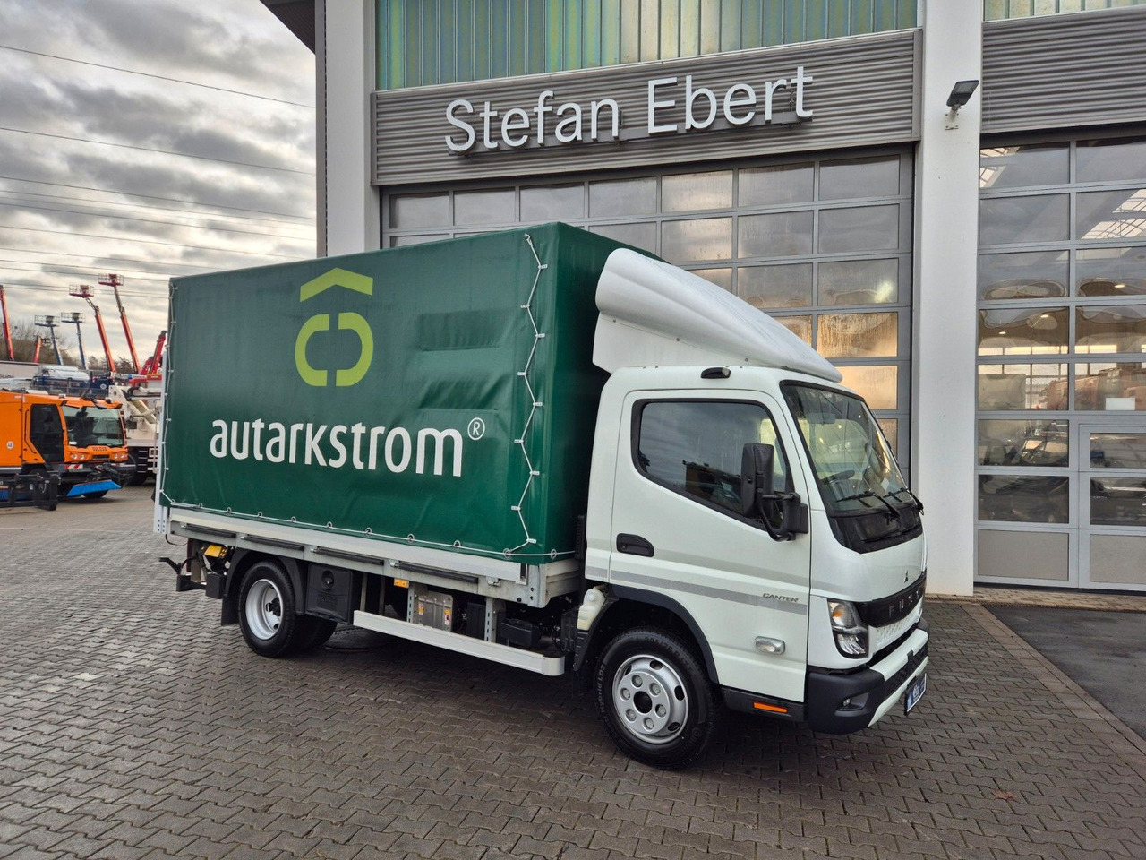 Mitsubishi Canter 7C15 LBW Klima Navi Kamera AHK - Carrinha de lona: foto 4 Mitsubishi Canter 7C15 LBW Klima Navi Kamera AHK - Carrinha de lona: foto 4