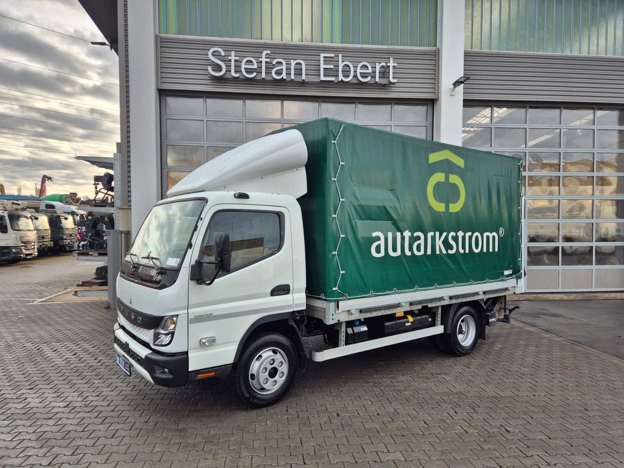 Mitsubishi Canter 7C15 LBW Klima Navi Kamera AHK - Carrinha de lona: foto 3 Mitsubishi Canter 7C15 LBW Klima Navi Kamera AHK - Carrinha de lona: foto 3