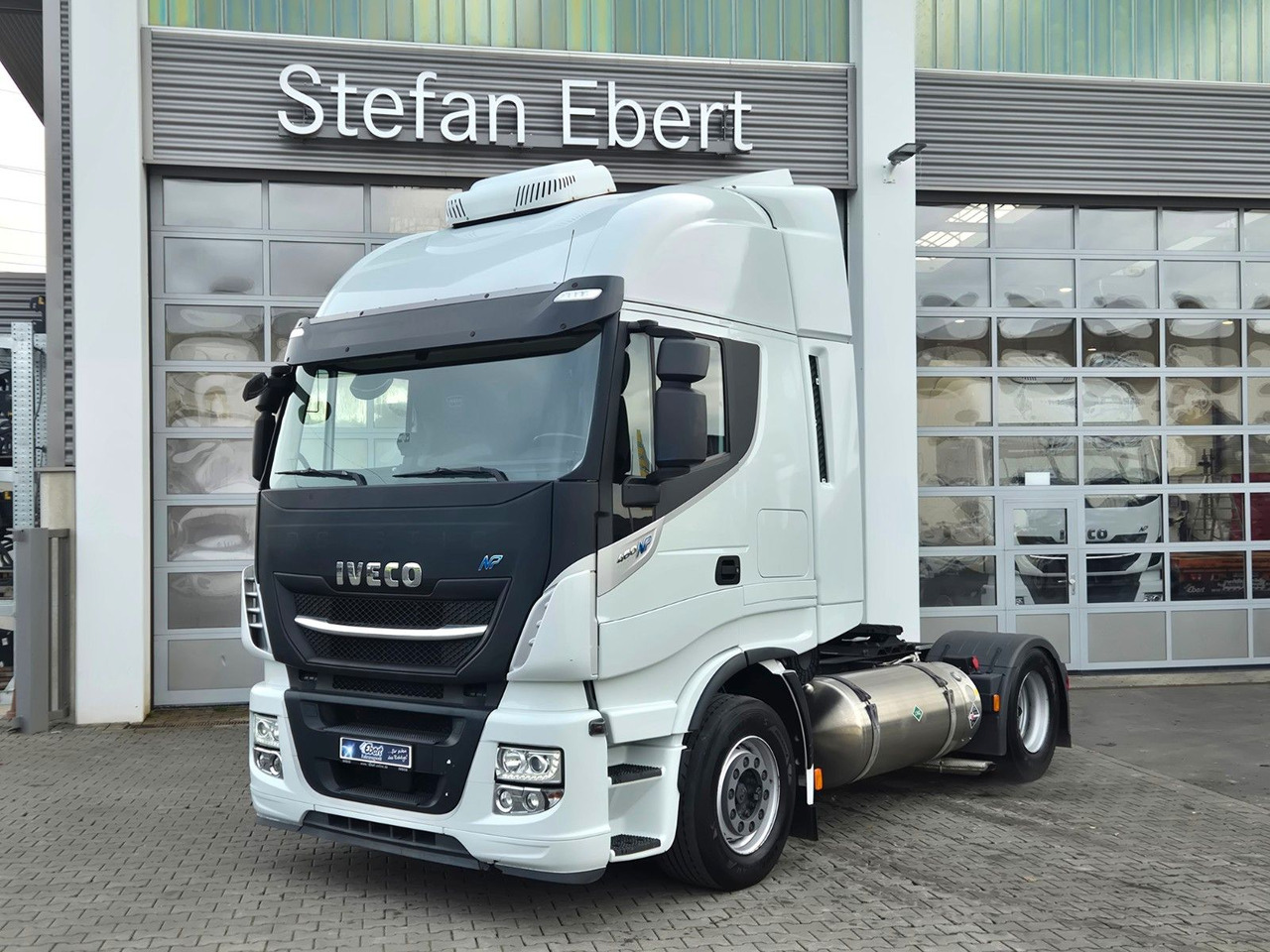 Iveco Stralis 460NP LNG Standklima Xenon 3 Stück - Tractor: foto 1 Iveco Stralis 460NP LNG Standklima Xenon 3 Stück - Tractor: foto 1