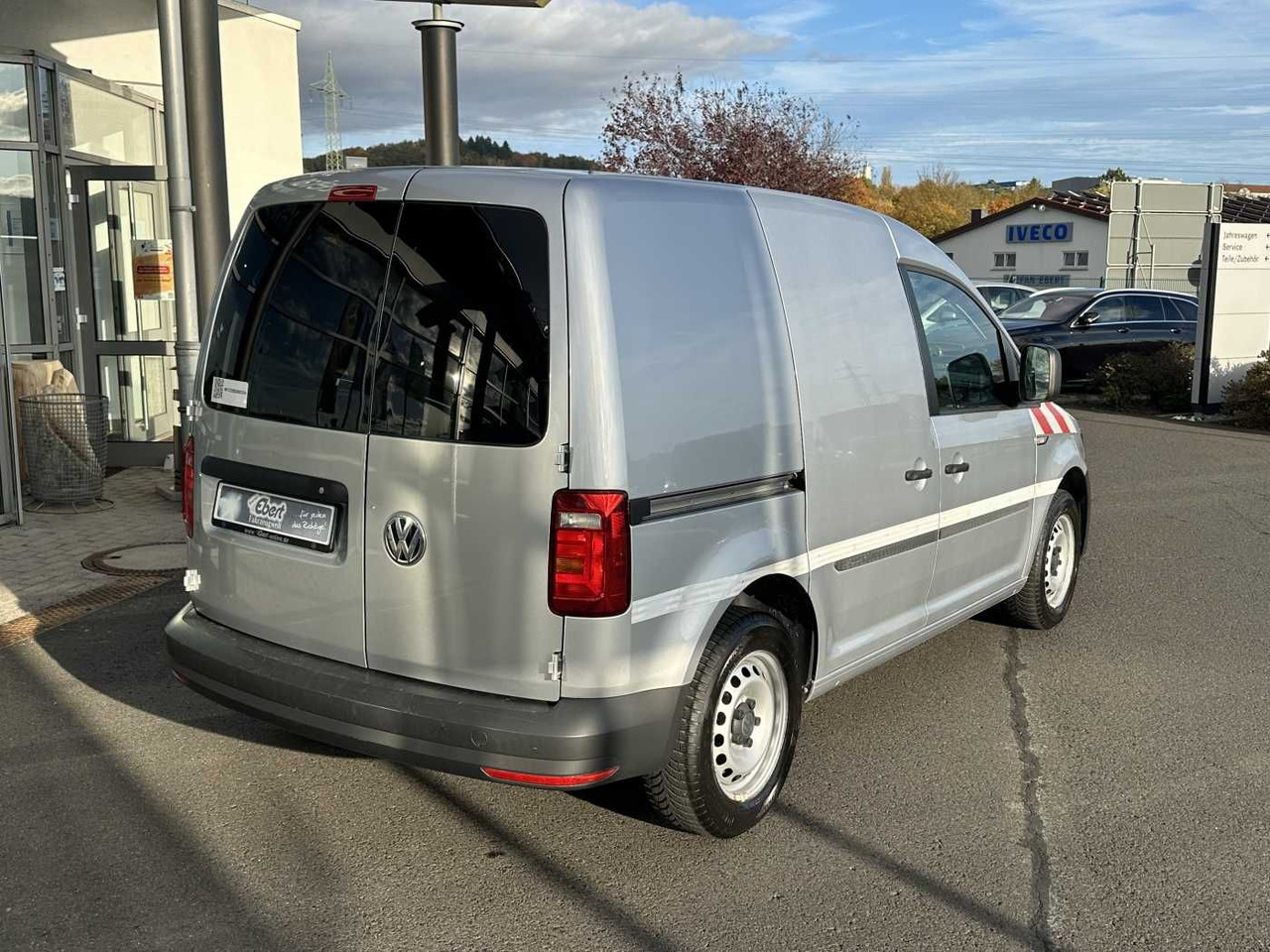 Volkswagen Caddy 1.6 TDI Klima Navi 8Räder Trennwand klappb - Furgão compacto: foto 4 Volkswagen Caddy 1.6 TDI Klima Navi 8Räder Trennwand klappb - Furgão compacto: foto 4
