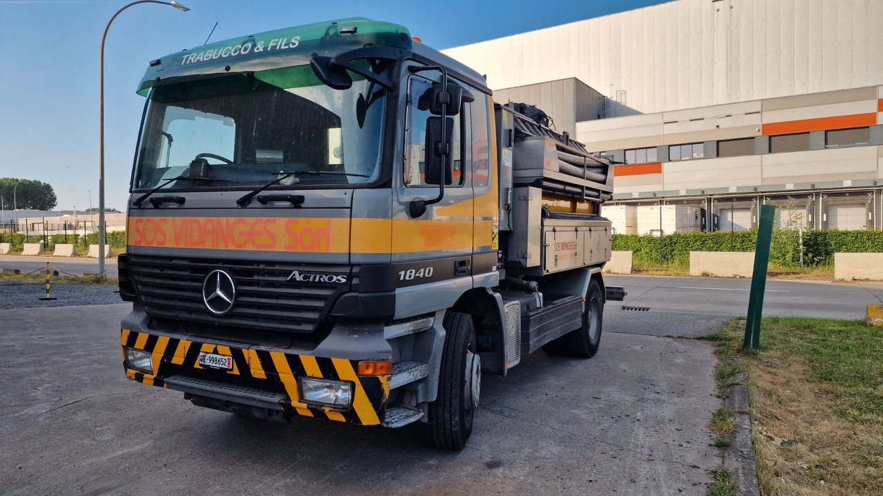 Mercedes-Benz Actros 18-40 - Caminhão limpa fossa: foto 2 Mercedes-Benz Actros 18-40 - Caminhão limpa fossa: foto 2