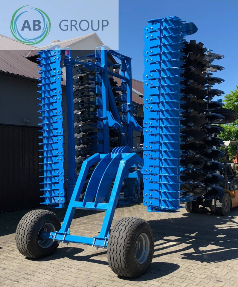Hydraulically foldable disc harrow with a 5 m BTH trolley - Grades de discos: foto 3 Hydraulically foldable disc harrow with a 5 m BTH trolley - Grades de discos: foto 3