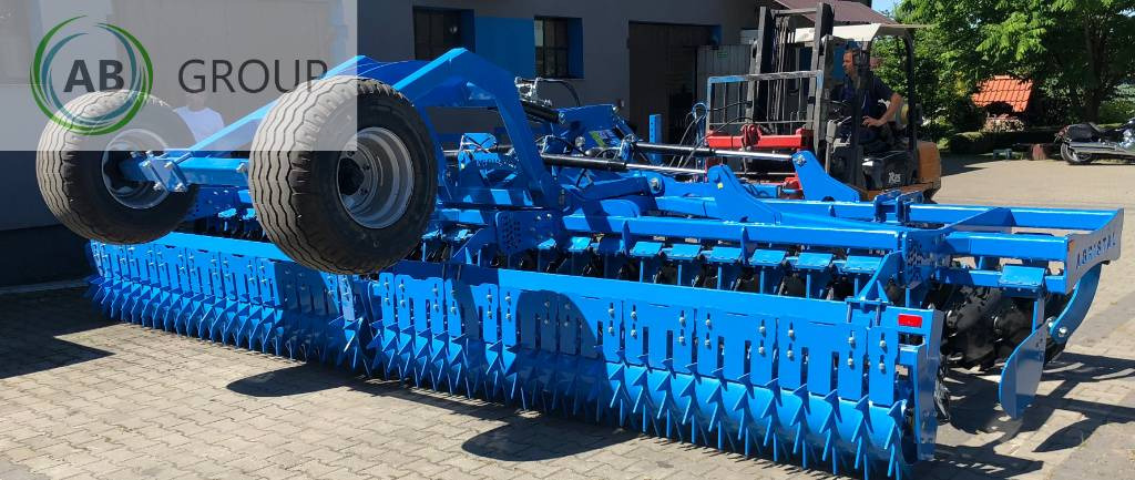 Hydraulically foldable disc harrow with a 5 m BTH trolley - Grades de discos: foto 1 Hydraulically foldable disc harrow with a 5 m BTH trolley - Grades de discos: foto 1