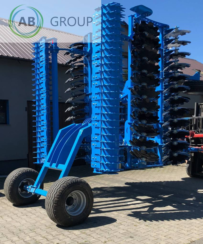 Hydraulically foldable disc harrow with a 5 m BTH trolley - Grades de discos: foto 4 Hydraulically foldable disc harrow with a 5 m BTH trolley - Grades de discos: foto 4