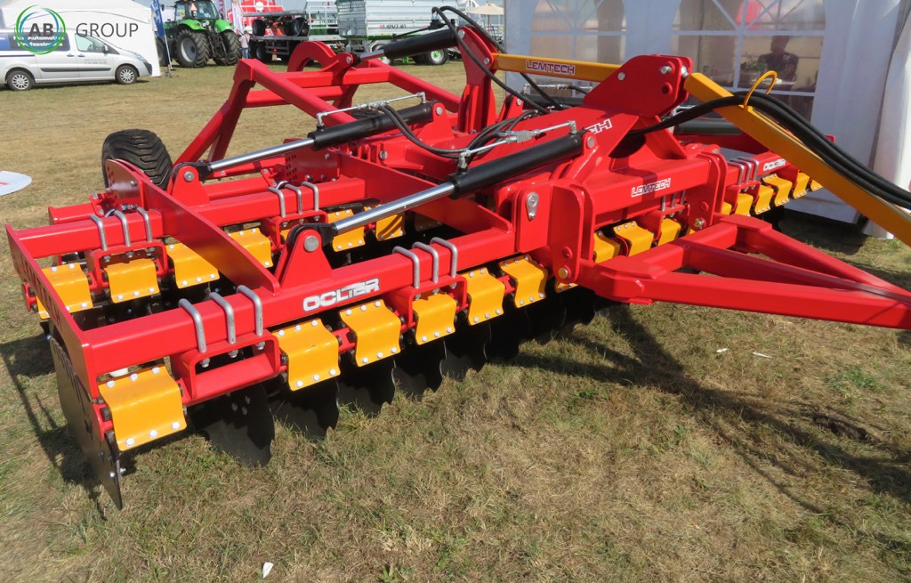 Lemtech hydraulic disc harrow with a Colter BTH45 4.5 m transport trolley - Grades de discos: foto 1 Lemtech hydraulic disc harrow with a Colter BTH45 4.5 m transport trolley - Grades de discos: foto 1