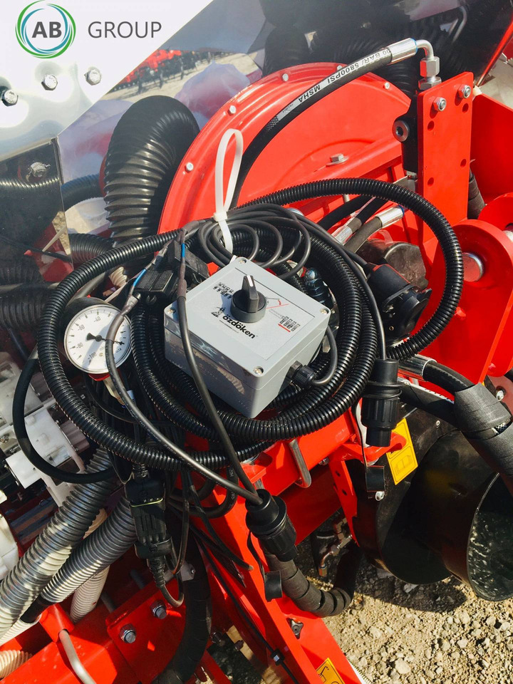 Ozdoken VPKT-DG8 eight-row pneumatic precision seeder with depth fertilization - Semeadora de precisão: foto 2 Ozdoken VPKT-DG8 eight-row pneumatic precision seeder with depth fertilization - Semeadora de precisão: foto 2