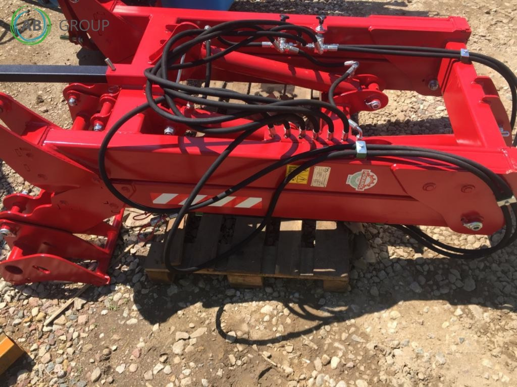 Pomarol front and rear mounted loader - Carregador frontal para o trator: foto 4 Pomarol front and rear mounted loader - Carregador frontal para o trator: foto 4