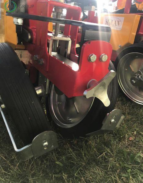 Semi-automatic carousel planter 2 rows Solan S219 K - Máquina para semear: foto 4 Semi-automatic carousel planter 2 rows Solan S219 K - Máquina para semear: foto 4
