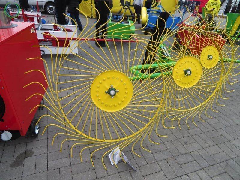 Taret przetrząsaczo-zgrabiarka Z 213 / PZK-4 - Ancinho enleirador: foto 1 Taret przetrząsaczo-zgrabiarka Z 213 / PZK-4 - Ancinho enleirador: foto 1