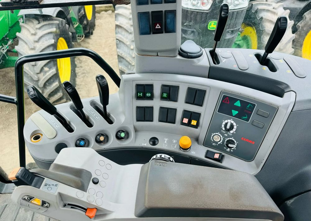 Trator Claas Axion 810: foto 9