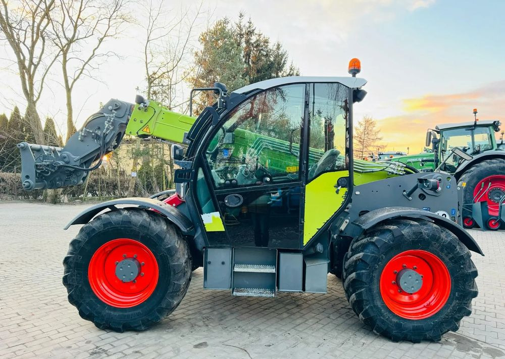 Claas Scorpion 746 Varipower - Empilhador telescópico: foto 1 Claas Scorpion 746 Varipower - Empilhador telescópico: foto 1