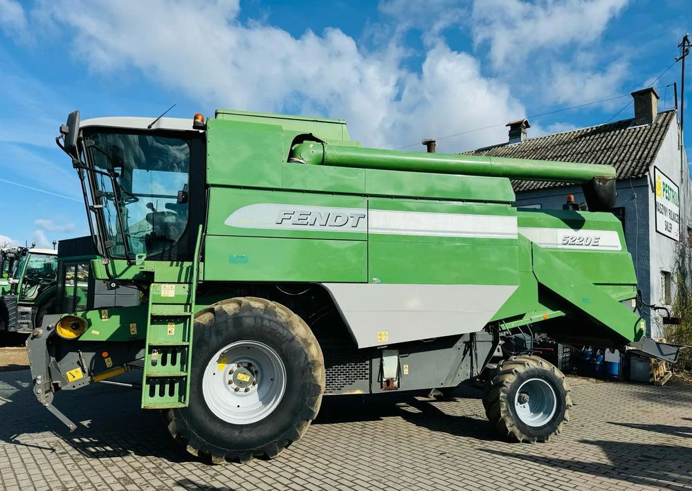 Fendt 5220E - Ceifeira debulhadora: foto 1 Fendt 5220E - Ceifeira debulhadora: foto 1