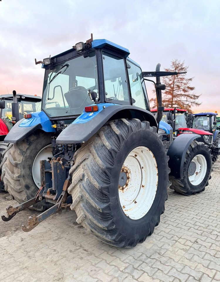 New Holland 8360 - Trator: foto 5 New Holland 8360 - Trator: foto 5