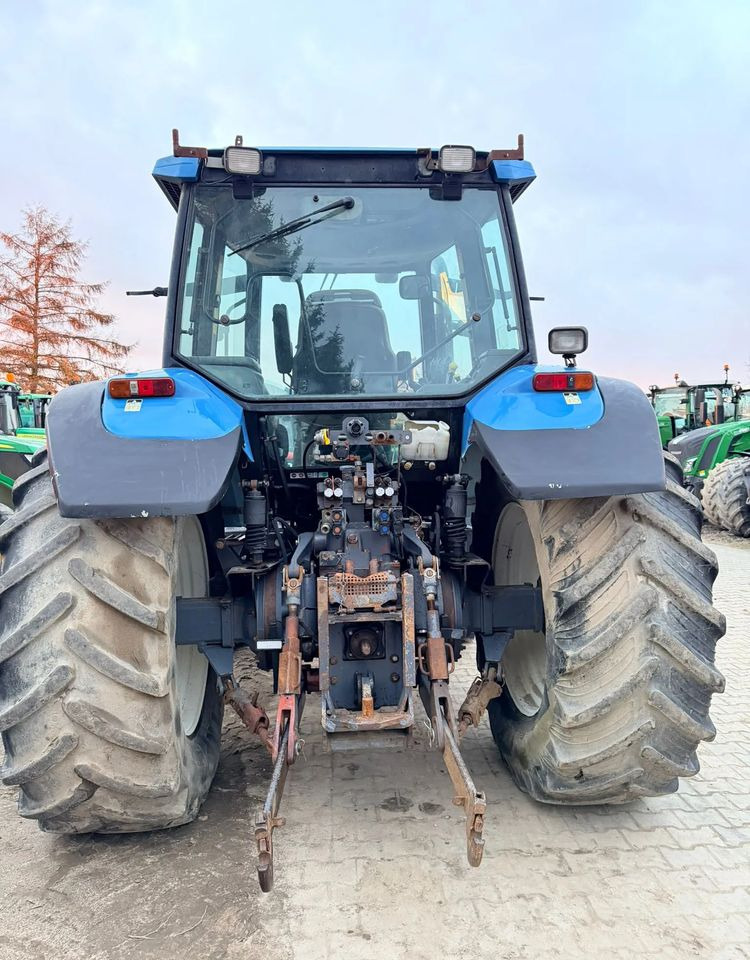 New Holland 8360 - Trator: foto 4 New Holland 8360 - Trator: foto 4