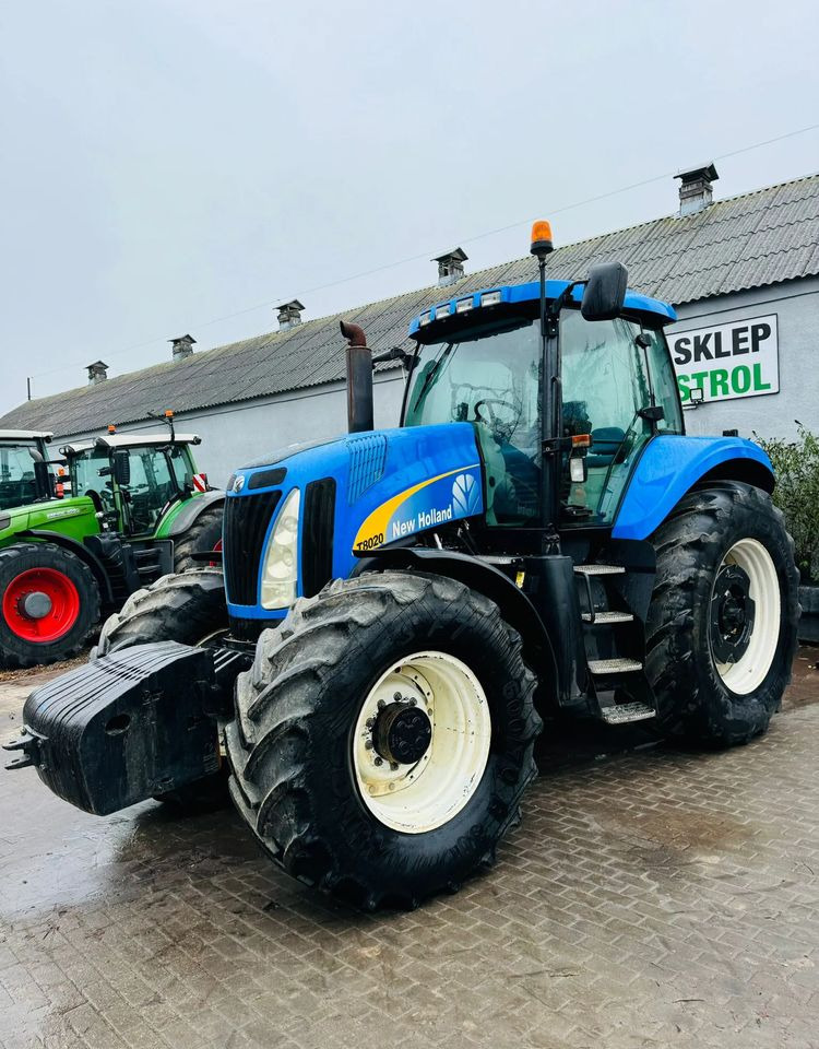 New Holland T8020 - Trator: foto 1 New Holland T8020 - Trator: foto 1