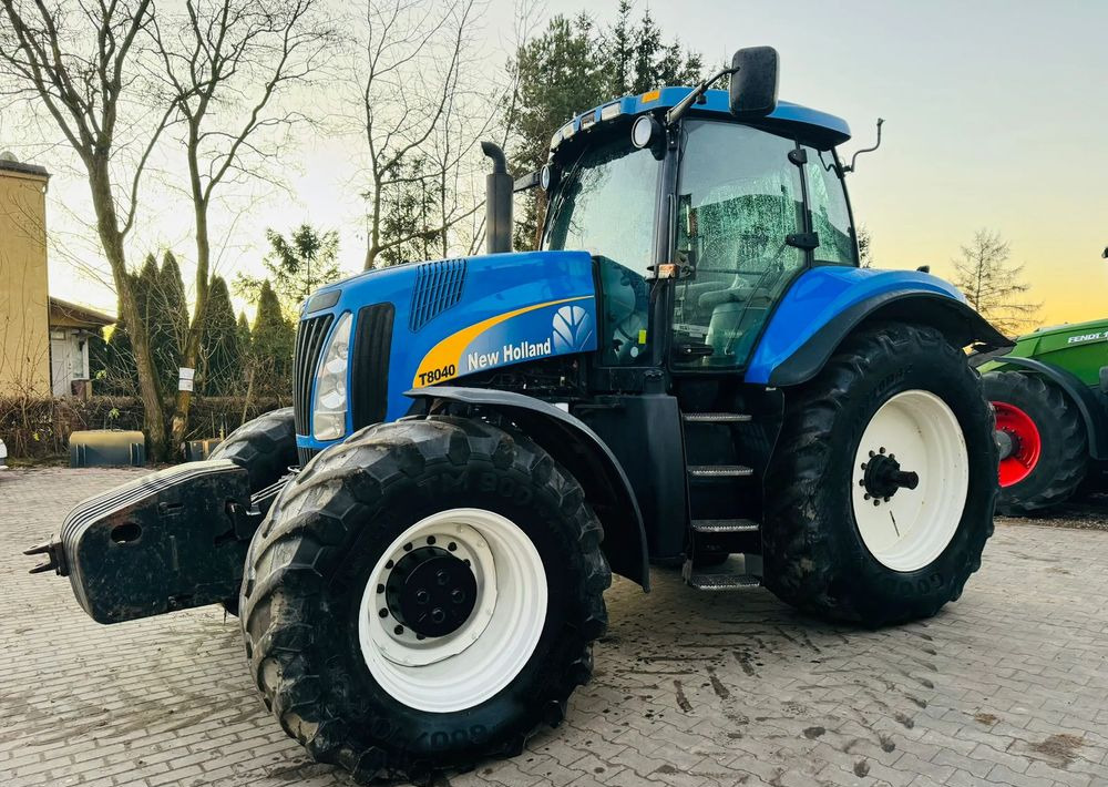 New Holland T8040 - Trator: foto 5 New Holland T8040 - Trator: foto 5