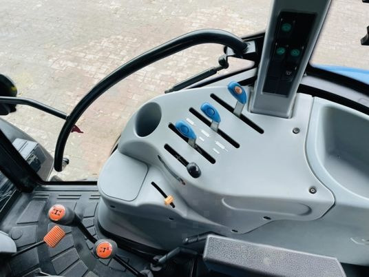 New Holland TD5.115 - Trator: foto 4 New Holland TD5.115 - Trator: foto 4