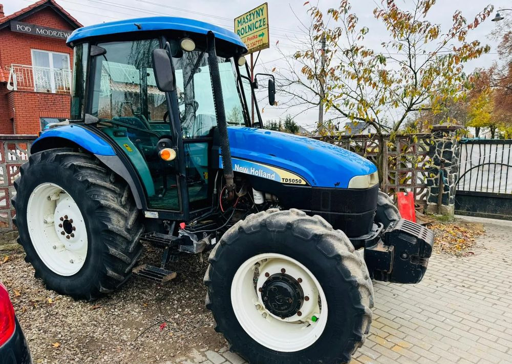 New Holland TD5050 - Trator: foto 3 New Holland TD5050 - Trator: foto 3