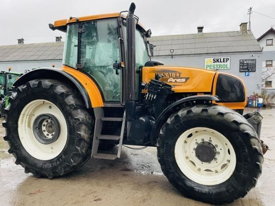 Renault ARES 826 RZ - Trator: foto 2 Renault ARES 826 RZ - Trator: foto 2