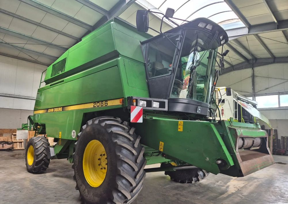 John Deere 2066 - Ceifeira debulhadora: foto 1 John Deere 2066 - Ceifeira debulhadora: foto 1