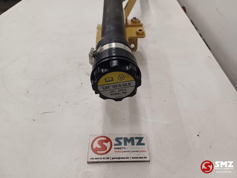 Caterpillar Hose + cap engine oil filler + plates Caterpillar - Motor e peças para Equipamento de movimentação: foto 4 Caterpillar Hose + cap engine oil filler + plates Caterpillar - Motor e peças para Equipamento de movimentação: foto 4