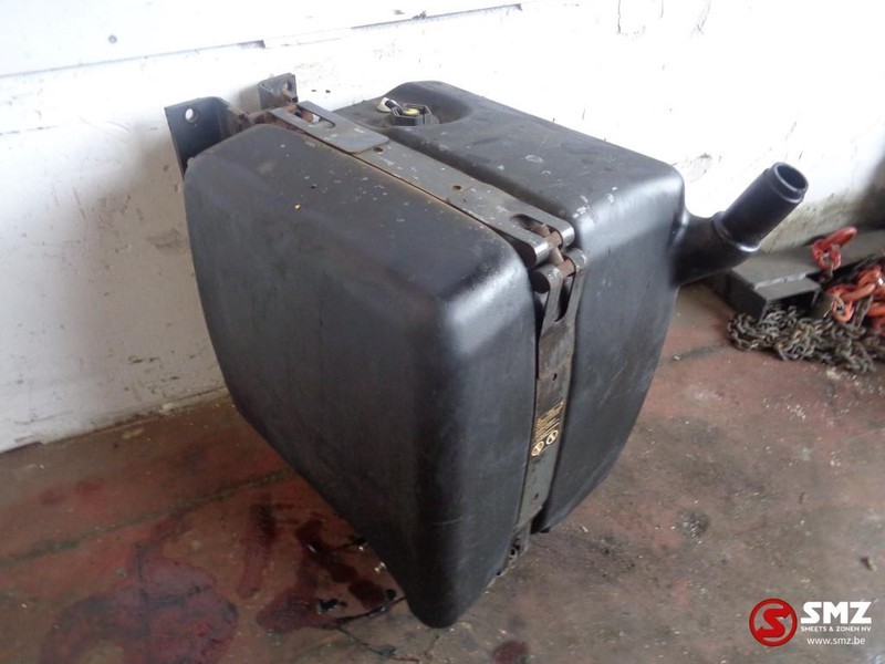 Mercedes-Benz Occ adbleu tank 85L - Tanque para AdBlue para Camião: foto 2 Mercedes-Benz Occ adbleu tank 85L - Tanque para AdBlue para Camião: foto 2