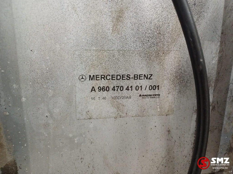 Mercedes-Benz Occ brandstoftank 300L + AdBluetank 25L Mercedes - Tanque de combustível para Camião: foto 5 Mercedes-Benz Occ brandstoftank 300L + AdBluetank 25L Mercedes - Tanque de combustível para Camião: foto 5