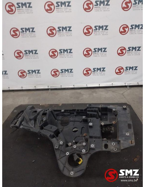 Mercedes-Benz Occ koplampdrager rechts Mercedes - Farol dianteira para Camião: foto 1 Mercedes-Benz Occ koplampdrager rechts Mercedes - Farol dianteira para Camião: foto 1