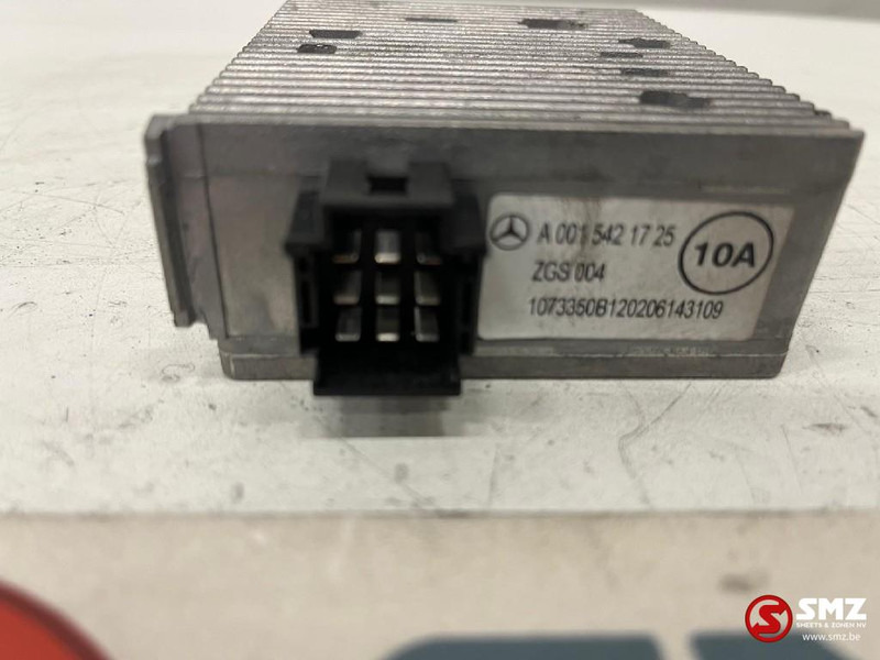 Mercedes-Benz Occ spanningsomvormer 10A Mercedes - Centralina electrónica para Camião: foto 3 Mercedes-Benz Occ spanningsomvormer 10A Mercedes - Centralina electrónica para Camião: foto 3