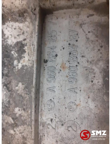 Mercedes-Benz Occ spatbordverlenging links Mercedes Actros MP4 - Carroceria e exterior para Camião: foto 2 Mercedes-Benz Occ spatbordverlenging links Mercedes Actros MP4 - Carroceria e exterior para Camião: foto 2