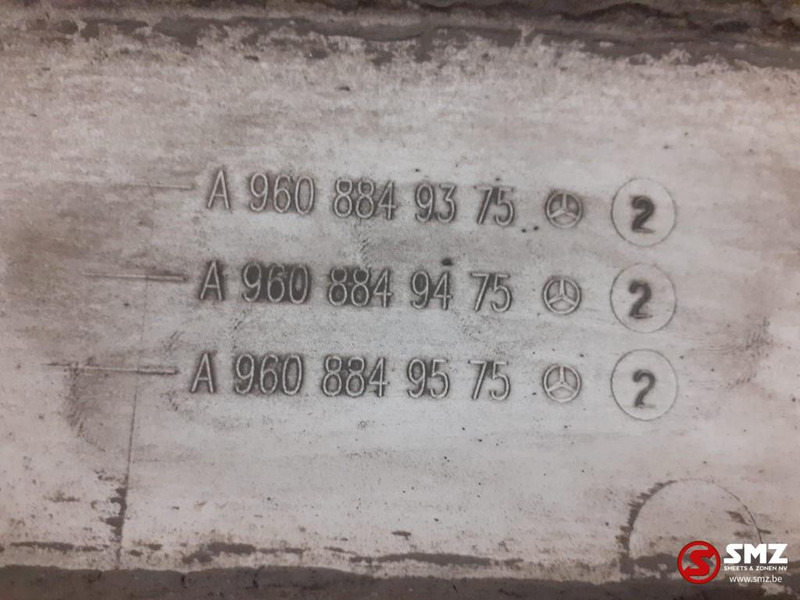 Mercedes-Benz Occ spatbordverlenging rechts Mercedes Actros MP4 - Carroceria e exterior para Camião: foto 2 Mercedes-Benz Occ spatbordverlenging rechts Mercedes Actros MP4 - Carroceria e exterior para Camião: foto 2