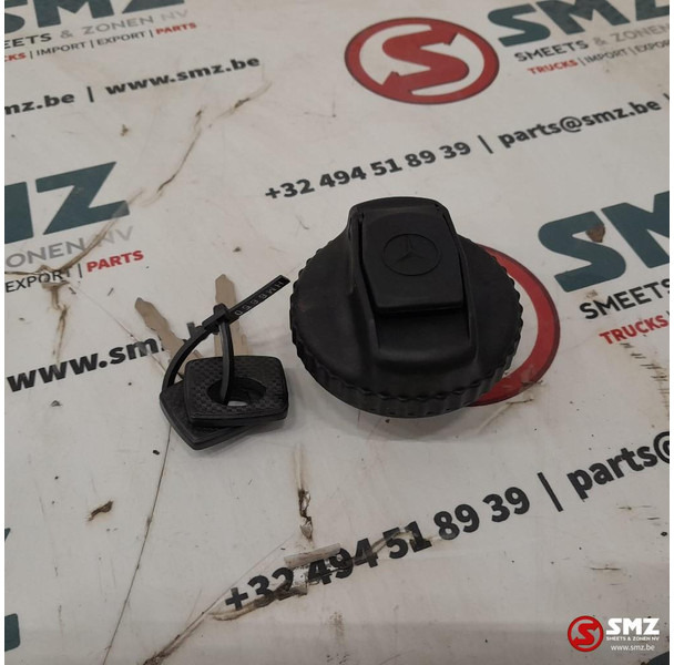 Mercedes-Benz Tankdop met sleutel Mercedes - Sistema de combustível para Camião: foto 1 Mercedes-Benz Tankdop met sleutel Mercedes - Sistema de combustível para Camião: foto 1
